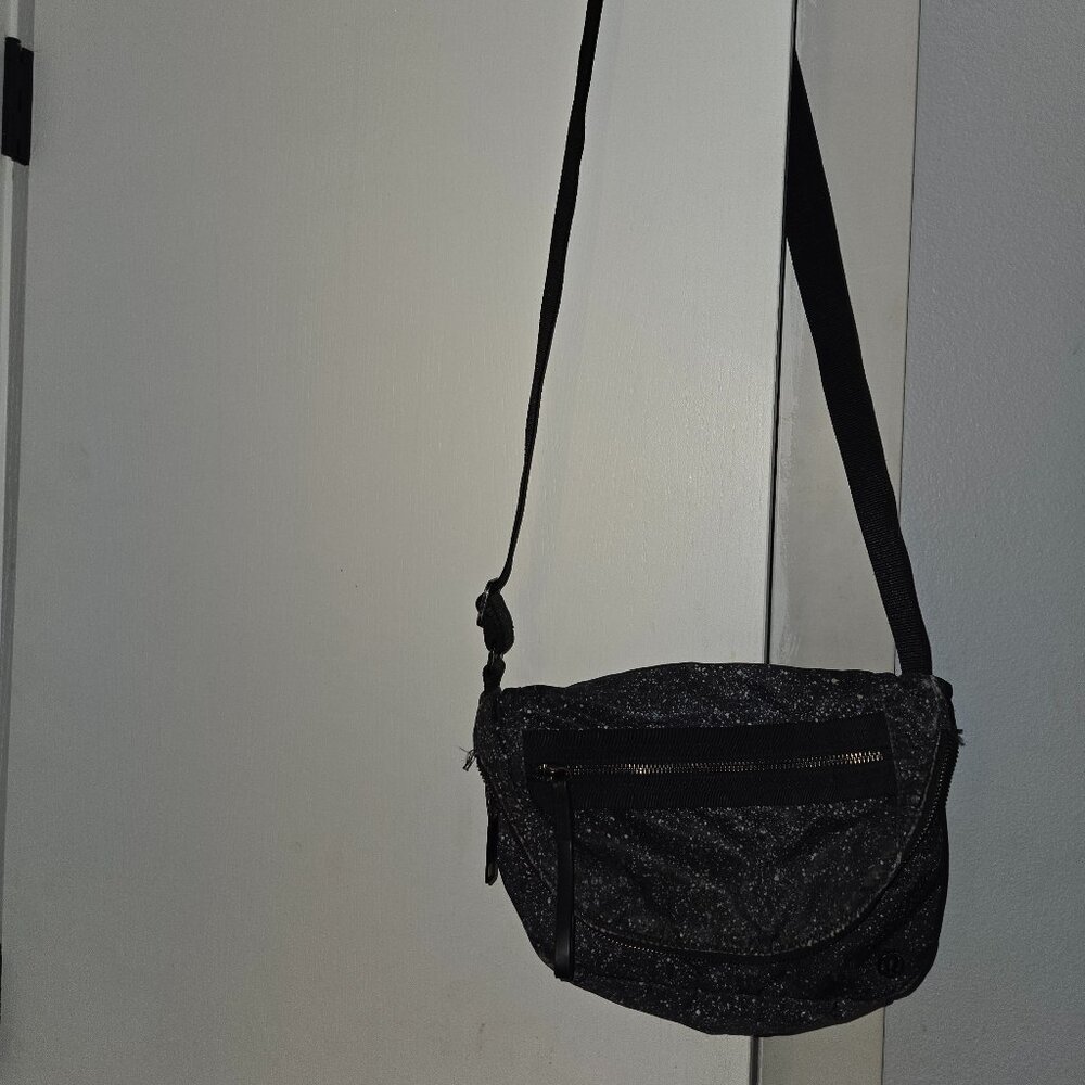 Lululemon festival bag